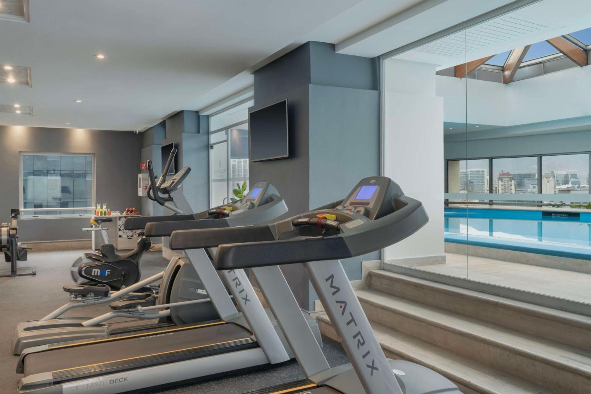 Nh Collection Plaza Santiago Hotel Exterior foto The gym at the hotel