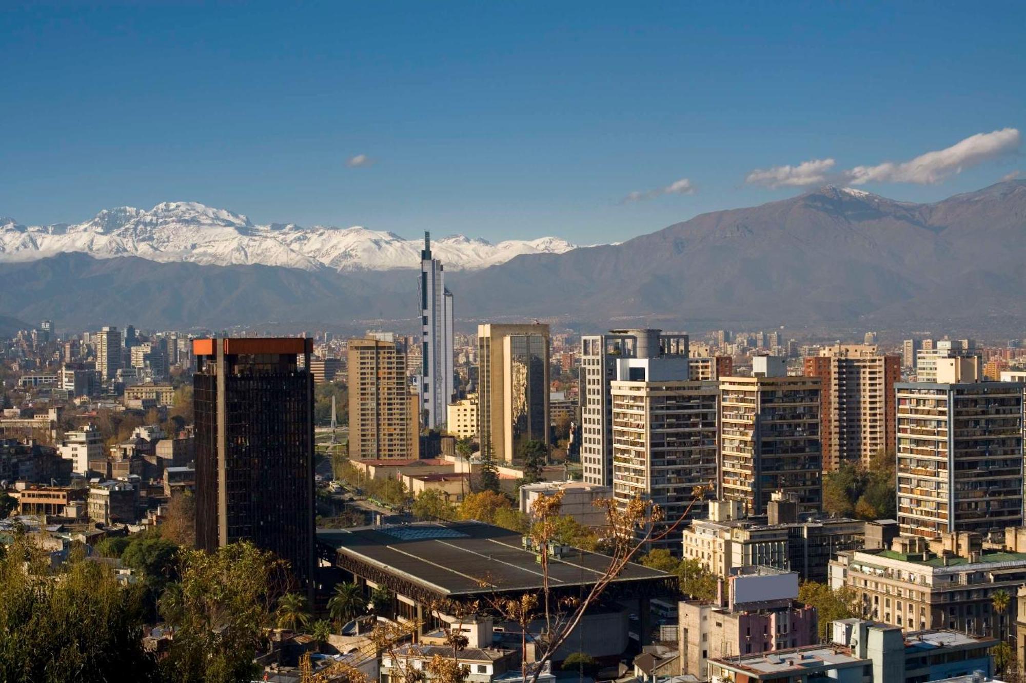 Nh Collection Plaza Santiago Hotel Exterior foto Santiago skyline